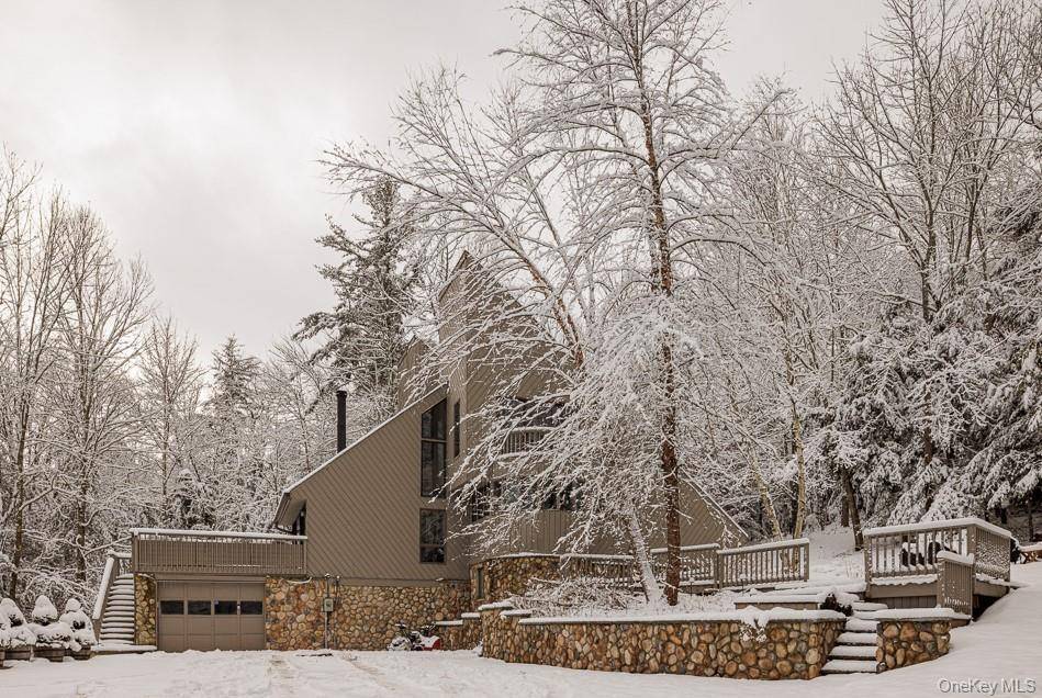 Modern Mountain Retreat just minutes from Windham Village !