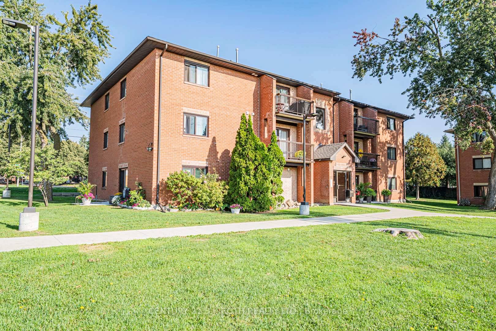 Bright amp ; Updated 2 Bedroom Condo in Barrie !