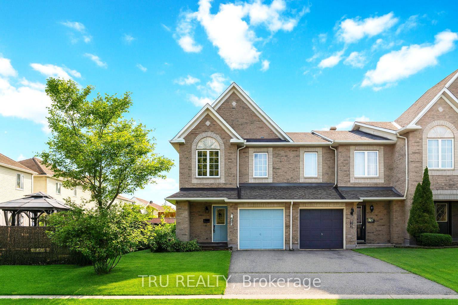 Welcome to 102 Southpointe Avenue A Bright and Beautiful End Unit in Barrhaven !