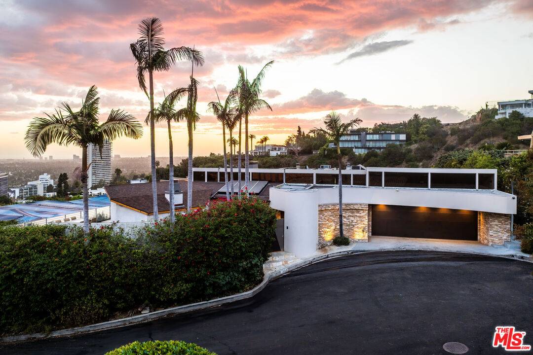 1443   Devlin Dr 5BR Sunset Strip La