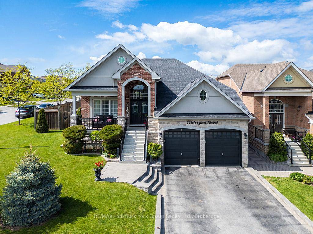 Immaculate Raised Bungalow on Corner Lot with In Law Suite Prime Innisfil Location !