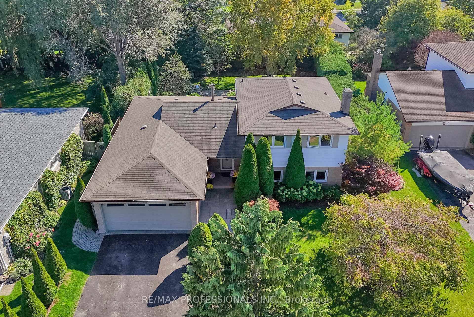 Stunning, immaculate, and spacious, this home is perfect for every need !