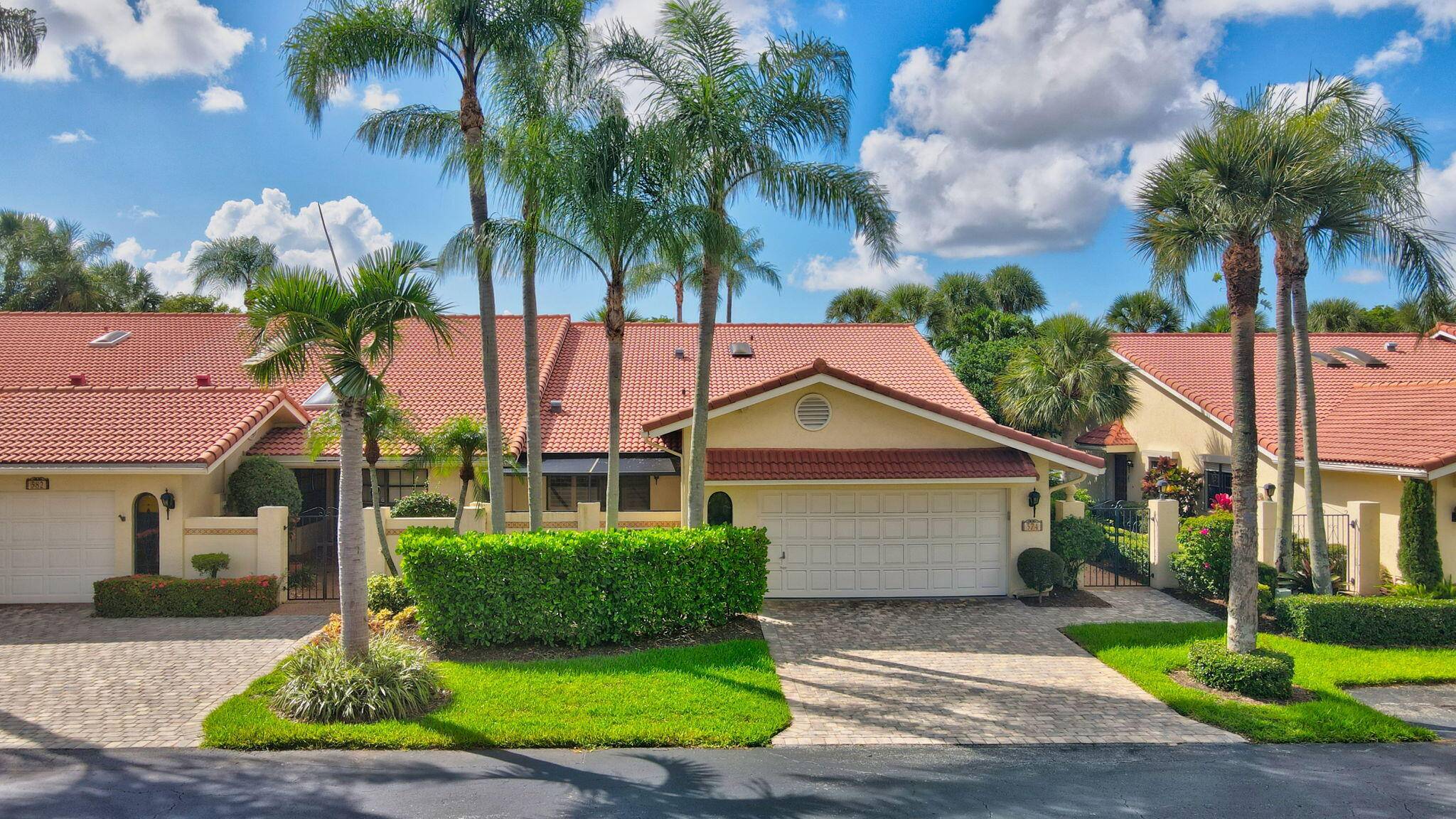 Live the Florida lifestyle in the sought after community of Villas on The Green in Deer Creek !