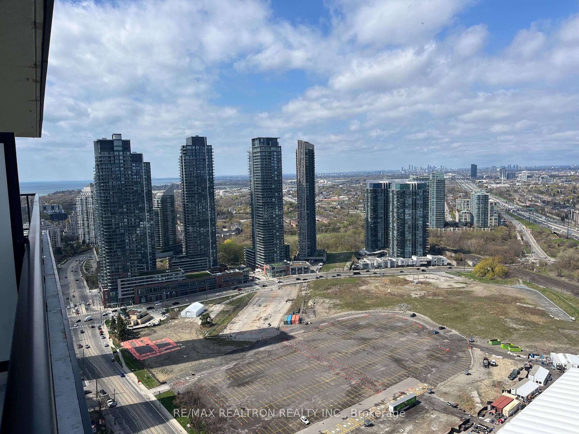 Welcome to 38 Annie Craig Drive, Unit 3709 a stunning, brand new, never lived in one bedroom condo perched high above the vibrant Park Lawn and Lakeshore community.