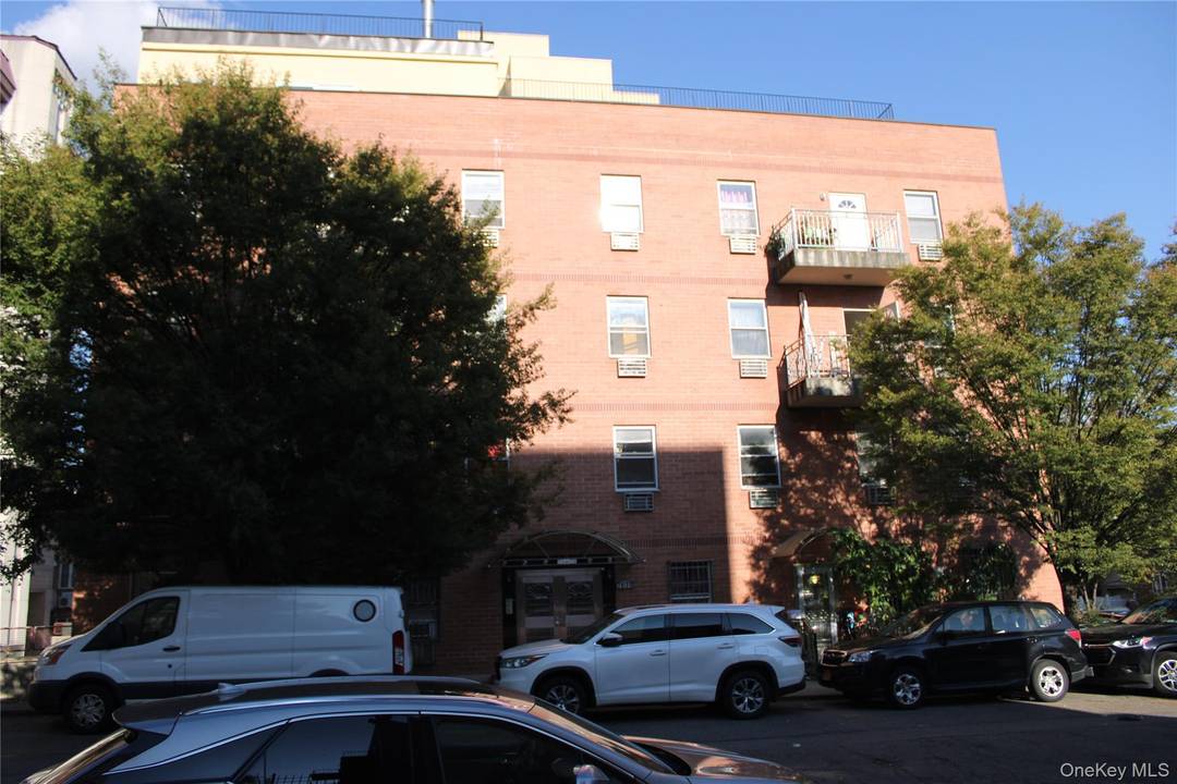 2 BEDROOM, 1 FULL BATH. WELL MAINTAINS