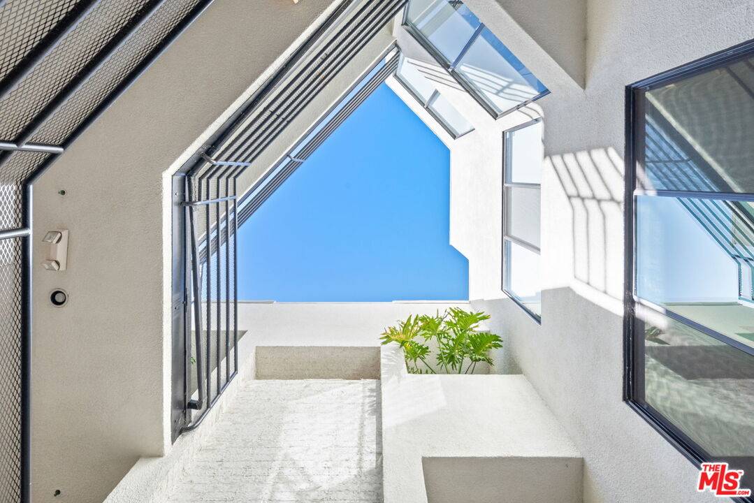 1201   Larrabee St 2.0 Sunset Strip LA