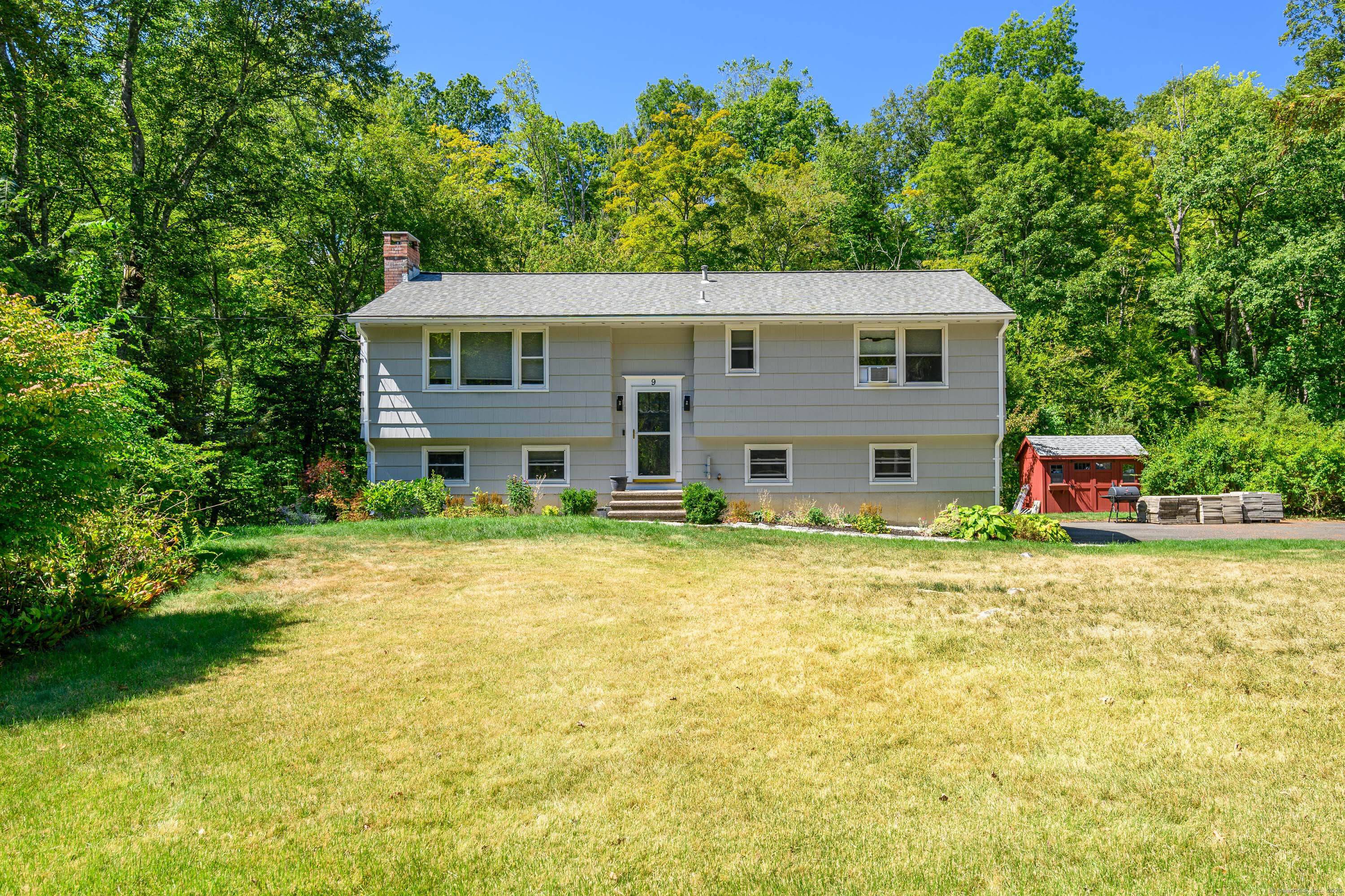 Welcome home ! This charming 3 bedroom, 2 full bathroom retreat sits on a flat lot in a quiet, family friendly neighborhood.