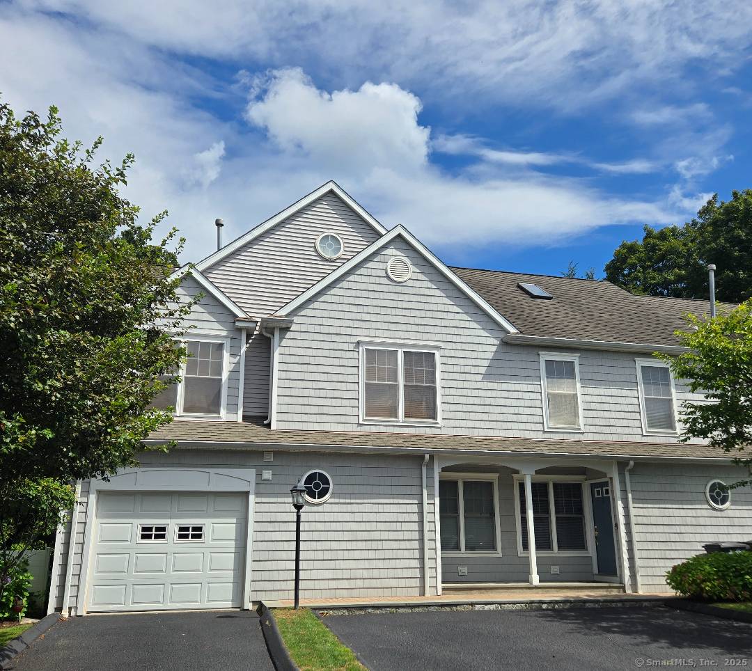 Welcome to this exceptional Vine Meadows townhouse.