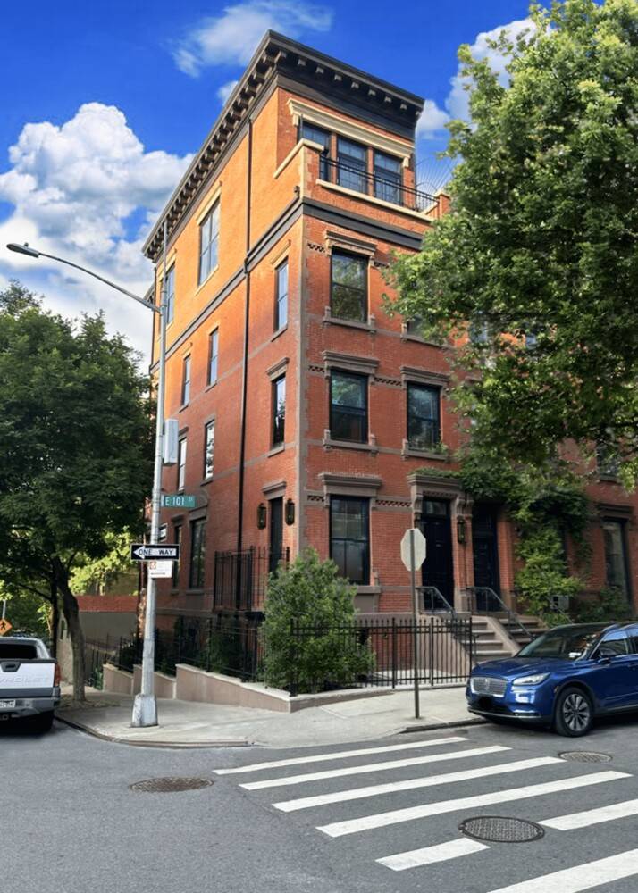This newly completed five story single family residence is a true classic, offering over 4, 843 square feet of exquisitely finished living space blending timeless elegance with modern design.