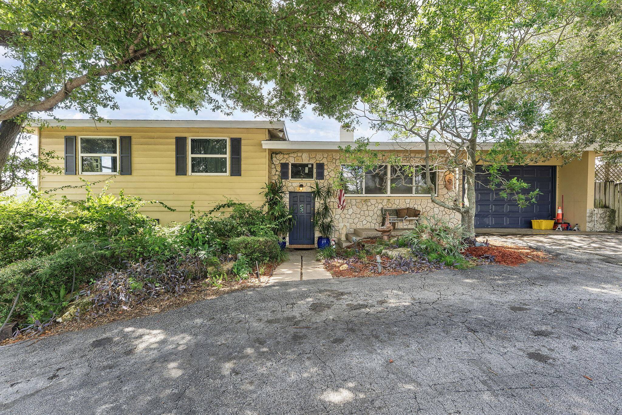 Have you ever imagined living in a home with its very own underground bunker ?