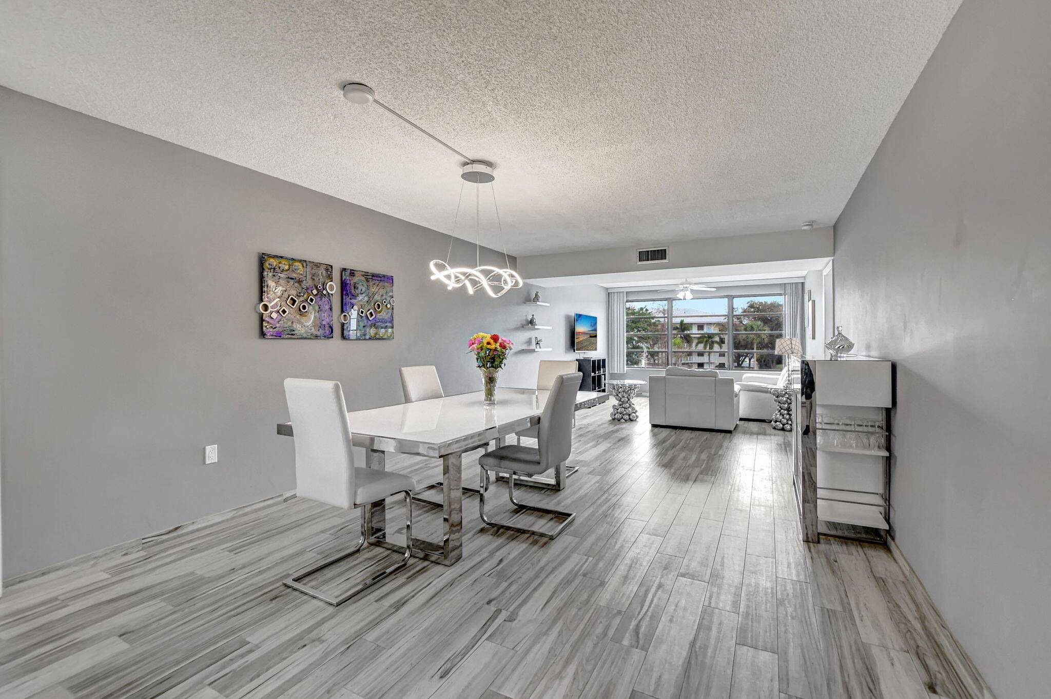 Priced to SELL ! MOVE IN READY !