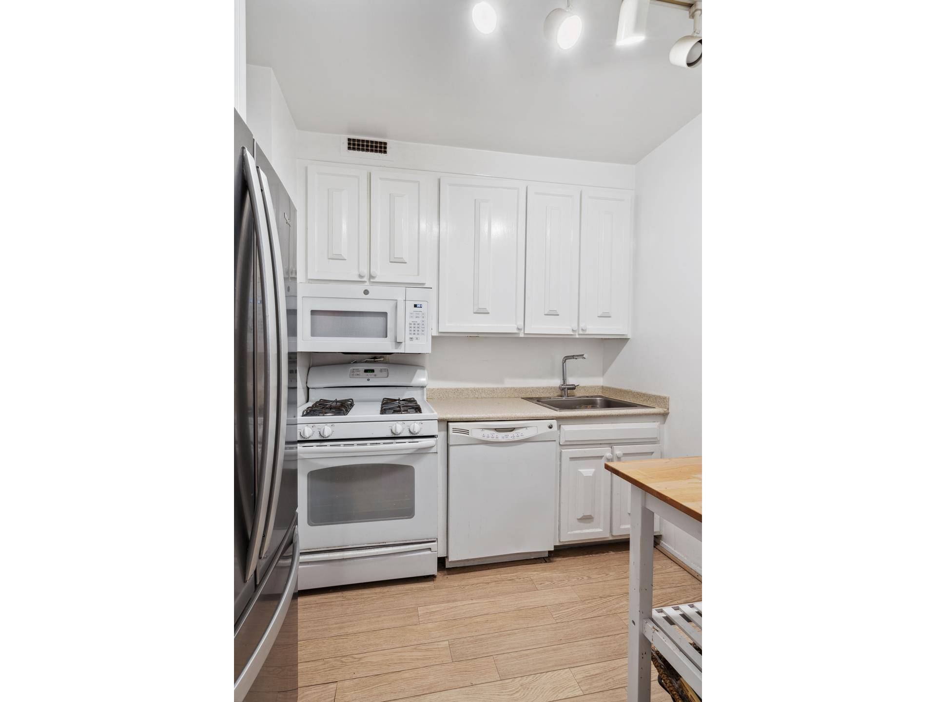 NEW LISTING. Enjoy amazing views from this BEST PRICED high floor MINT condition studio apartment at The Galleria, one of the very few midtown White Glove luxury condominiums off Park ...