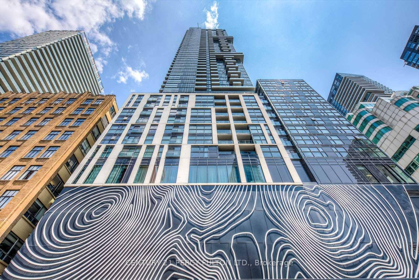 Beautiful 1 Bedroom Corner Suite On High Floor overlooking CN Tower.