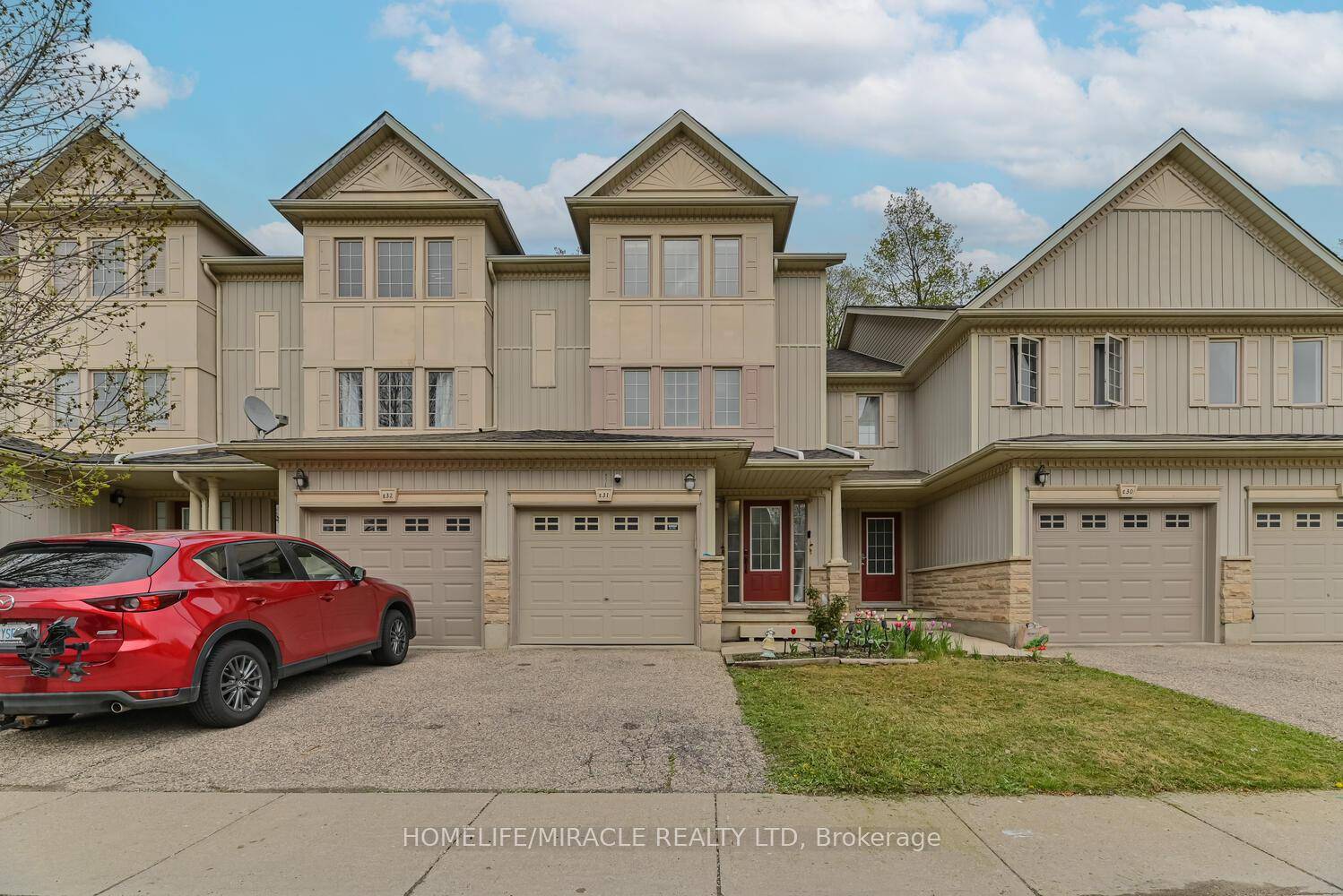 Experience the charm of this sunlit 3 1 bedroom townhouse in Laurentian Hills.