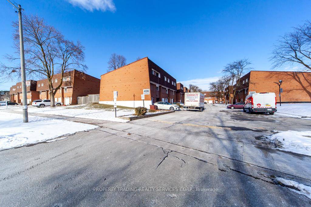 Welcome A comfy and Beautiful 4 bedroom, 2 bath condo townhouse nestled in a well stablished neighborhood.