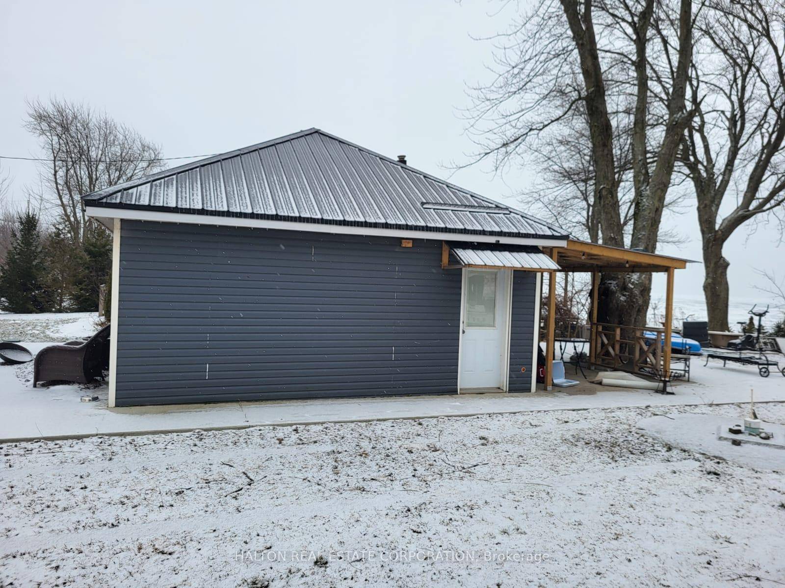 Brand new lake front studio fully furnished.