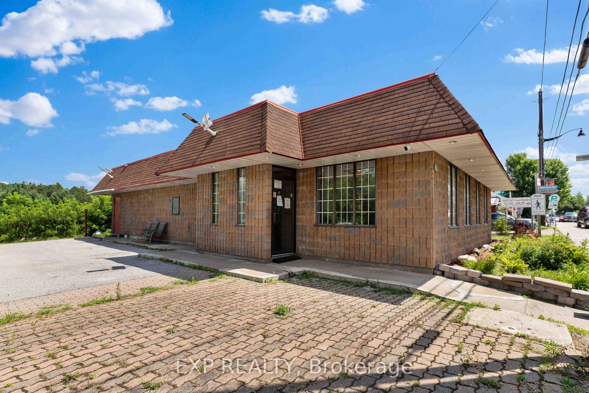 Prime Commercial Opportunity in Downtown Barrys Bay Restaurant with Residential Unit !