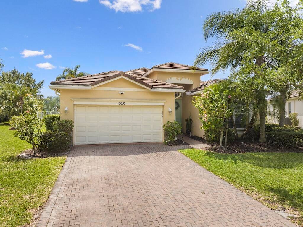 Welcome to this beautifully maintained 3 bed, 2 bath CBS home in Heritage Oaks at Tradition !