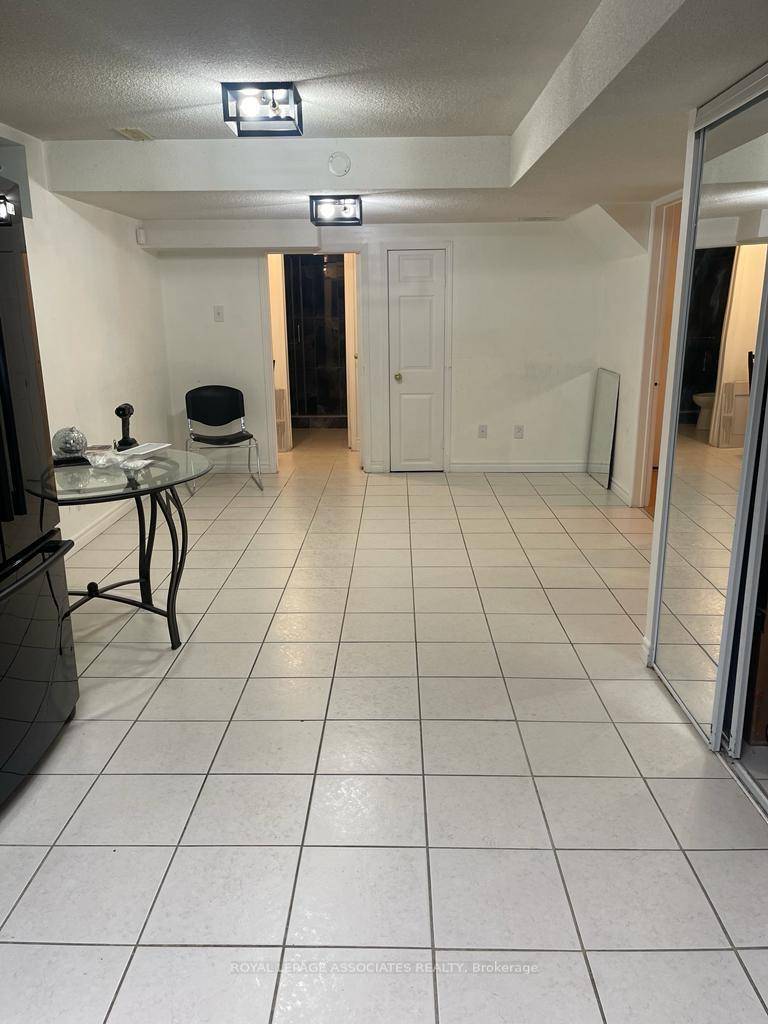 2 Bedroom Basement Apartment in Quiet Markham Neighbourhood.