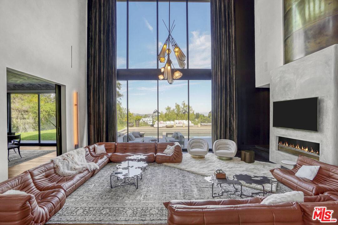 9152   Janice Pl 5BR Beverly Hills Post Office | B.H.P.O. La