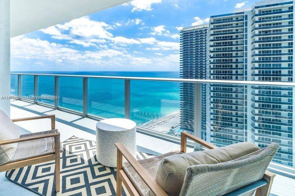 Fully furnished 1 bed, 1 bath condo in Hollywood Beach.