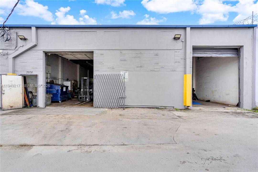 A centrally located 10, 925 SF warehouse opportunity in Miami s NW industrial corridor, offering a clean, open layout designed for efficient operations.