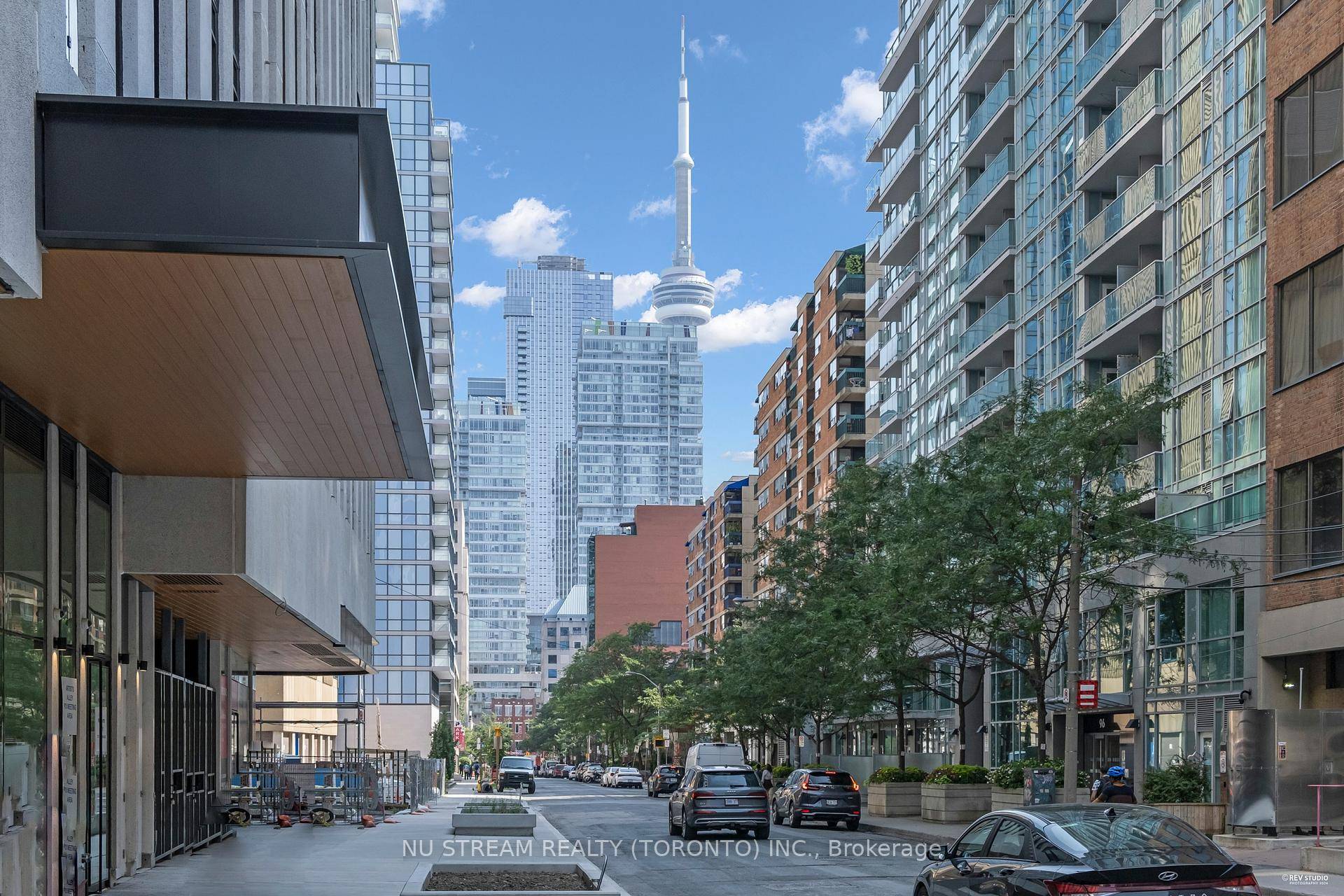 Client RemarksWelcome to Artist Alley Condos, 650 Sq Ft, Partially Furnished, Brand New Never Lived, Specious and Bright 2 Bedroom and 2 Washroom Suite Built by Lanterra Developments.