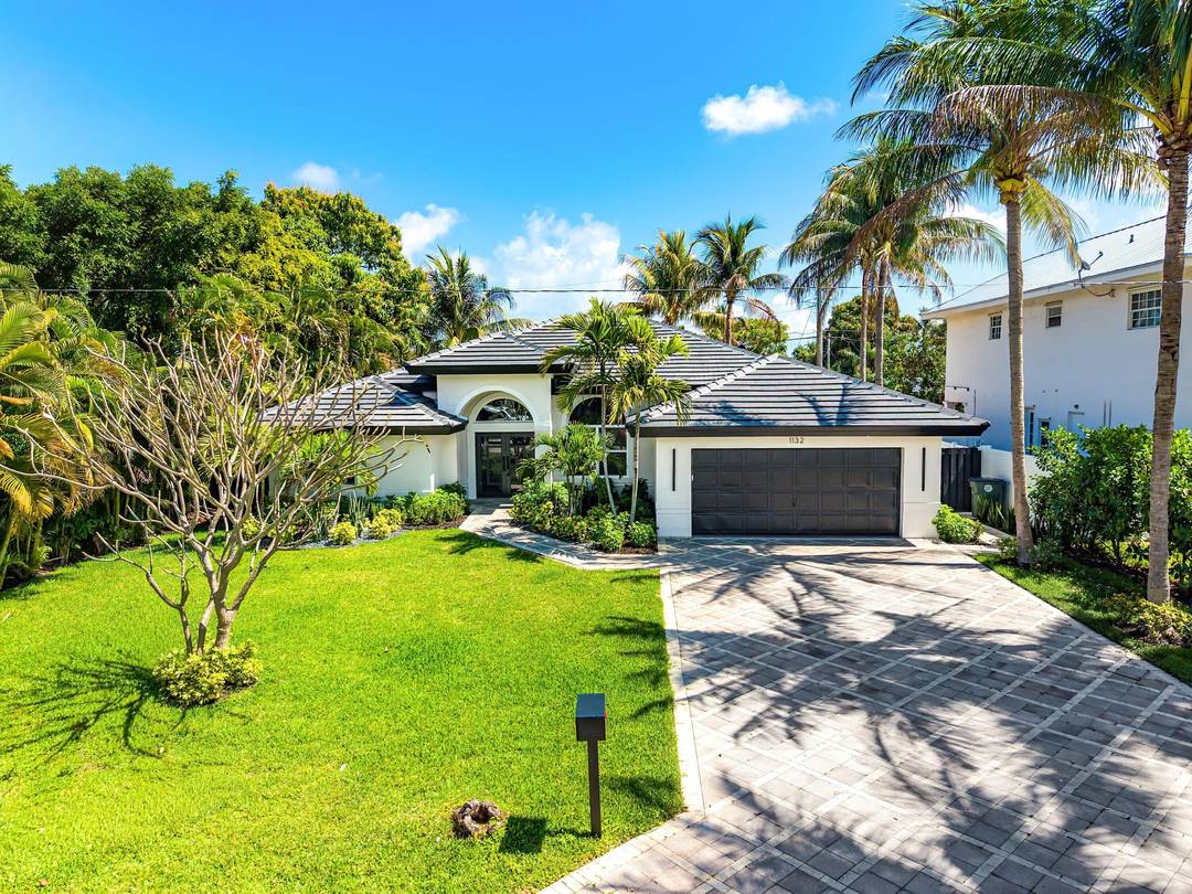 Located in the highly coveted subdivision of Boca Villas, this one level single family home is exactly what you have been waiting for !