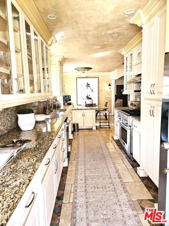 424 N Arden Blvd 4BR Mid Wilshire La