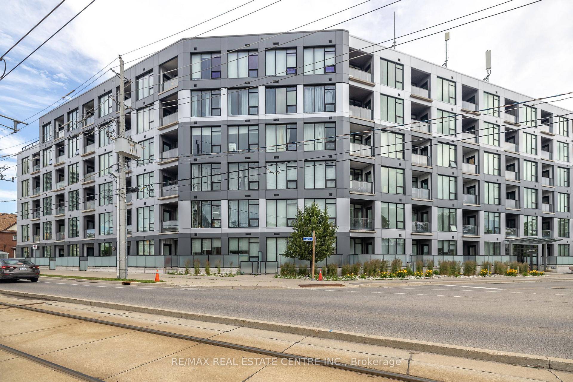 Welcome to this beautiful one bedroom condo with Den in the popular Midtown Lofts Building Unit 412 in the heart of Kitchener.