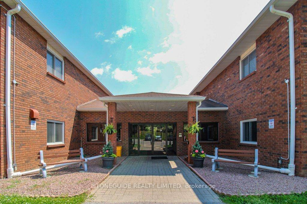 Fully Updated 1 Bedroom Condo in Jackson Park Villas.