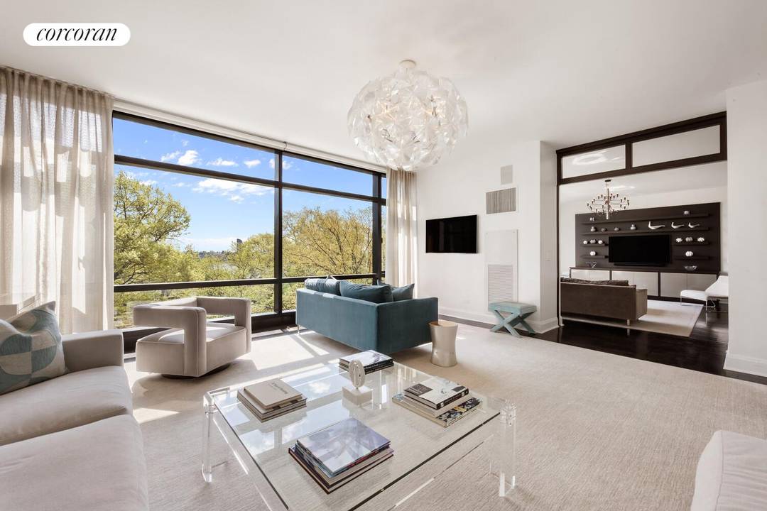 This spacious and stunning apartment in Peter Marino's distinguished 170 East End Avenue condominium occupies a foot print equal to two three bedroom apartments on other levels.