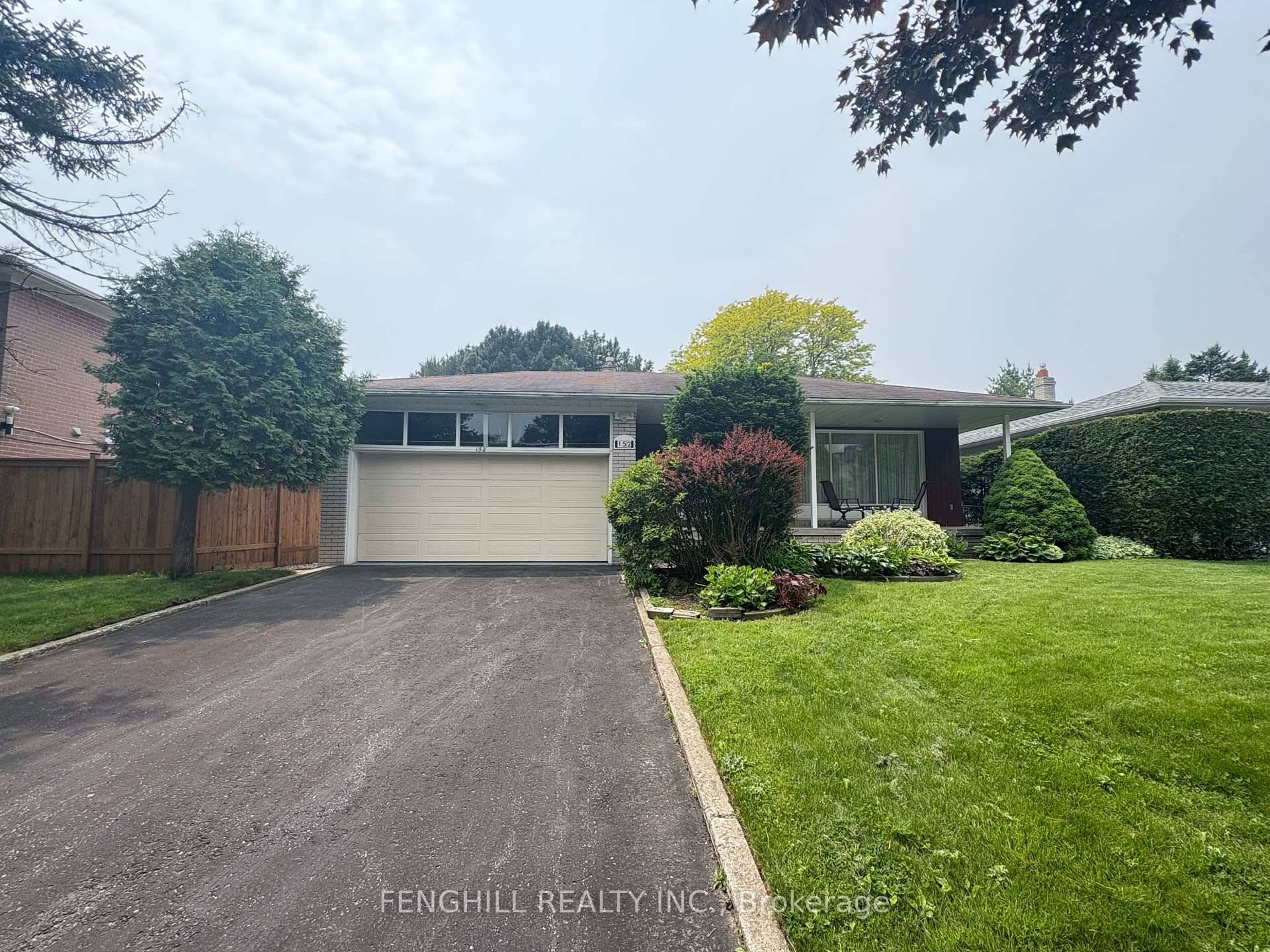 Welcome to 152 Fenn Ave, this absolutely immaculate 3 plus 1 backsplit in the highly desirable St.