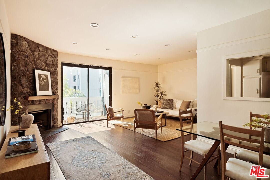 8160   Manitoba St 2BR La