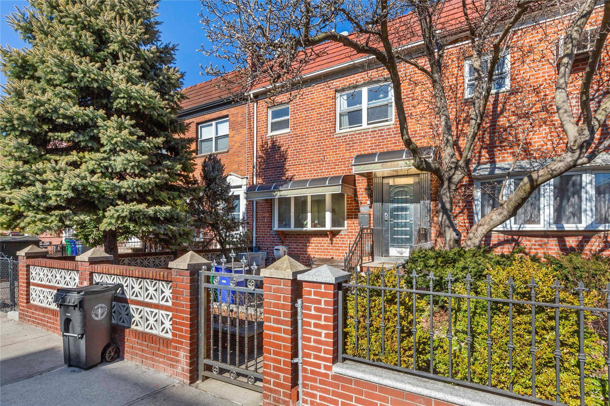 Prime Investment amp ; Living Opportunity in the Heart of Astoria Located in the desirable 30th Ave section of Astoria, this well maintained property presents an excellent opportunity for both ...