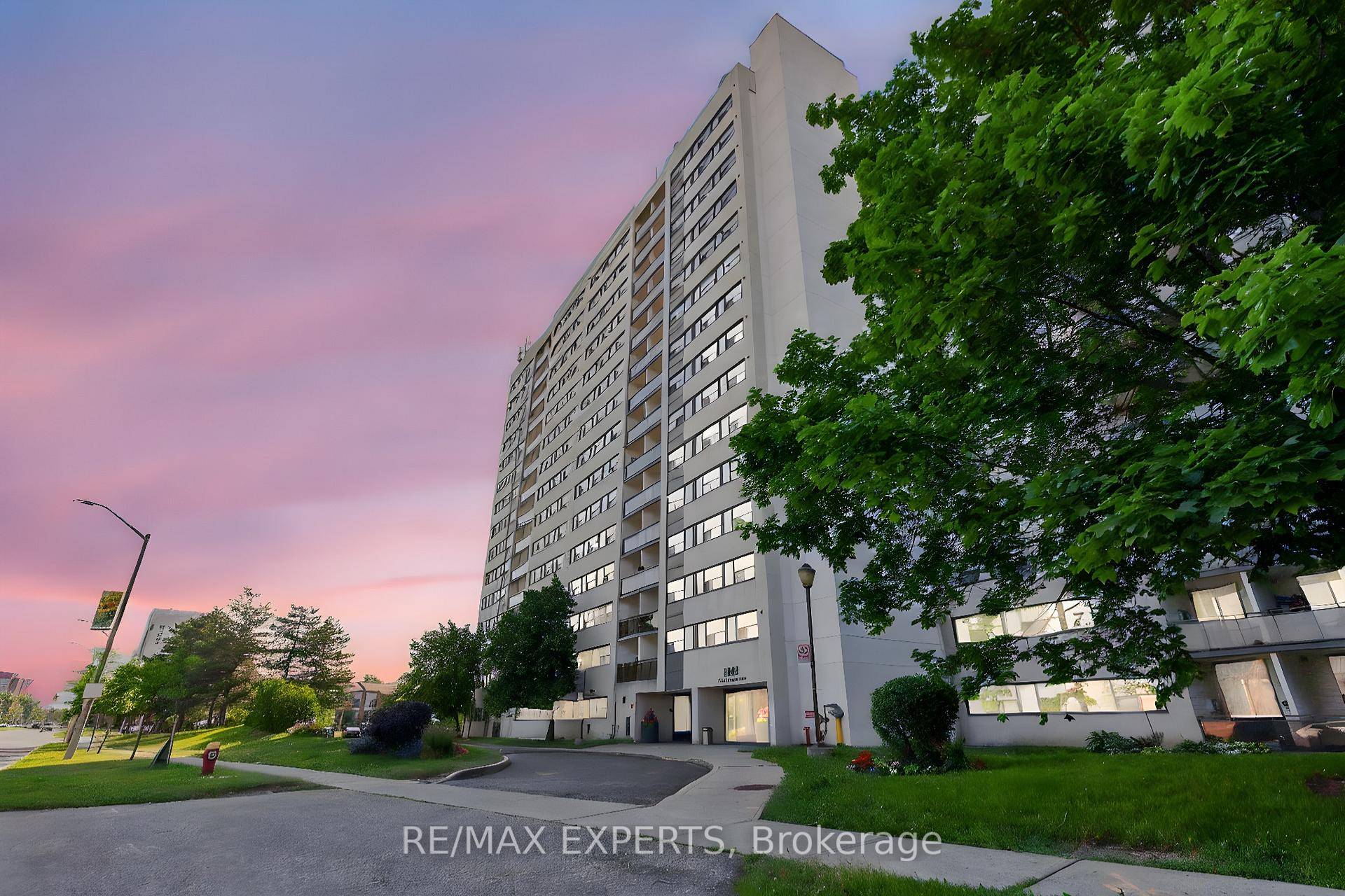 Stop your search now ! This is the one This one bedroom condo is exactly what you need !