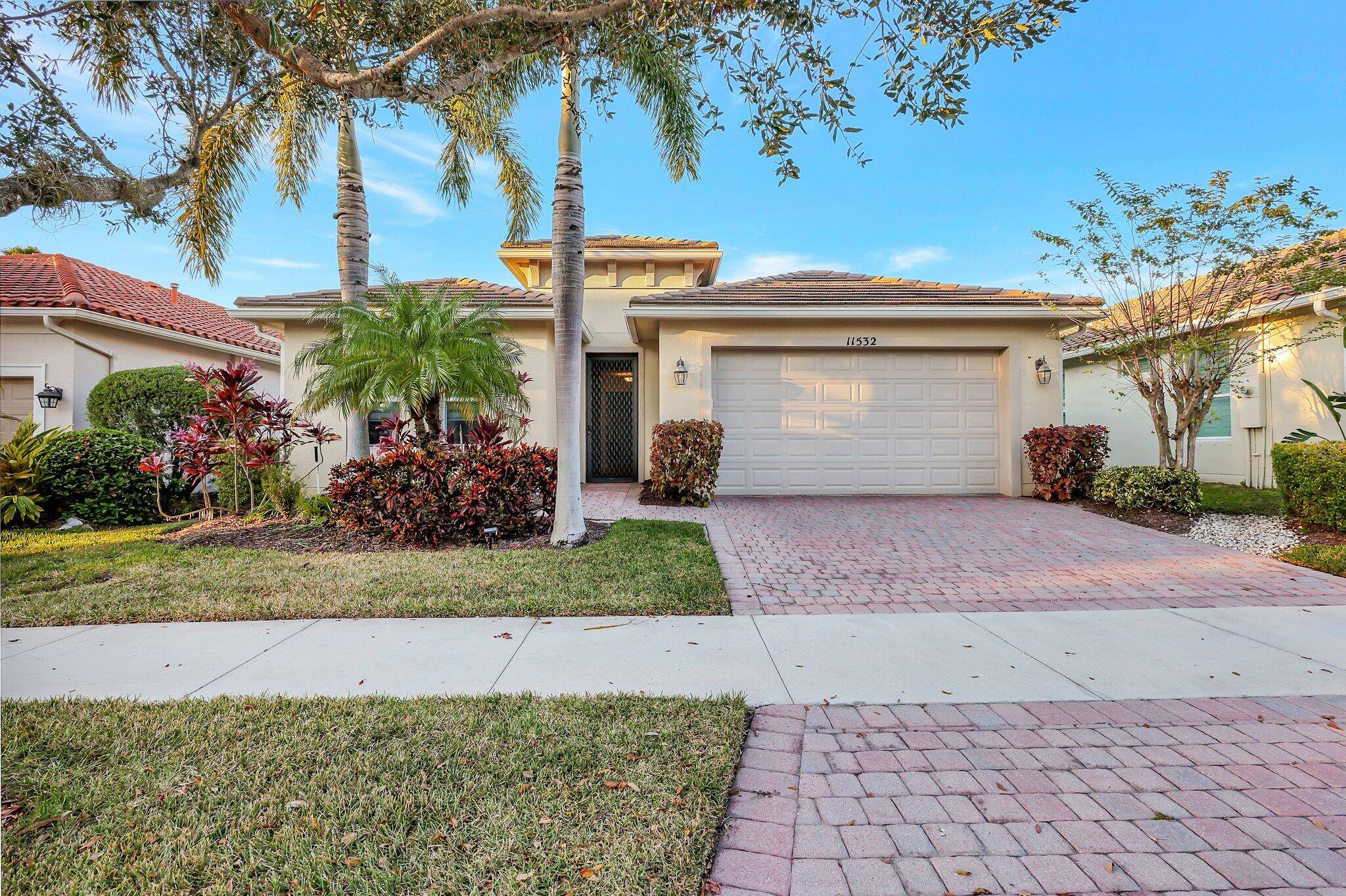 Very spacious and lovely 2 bedroom Den house located in one of the best adult communities in Traditions.