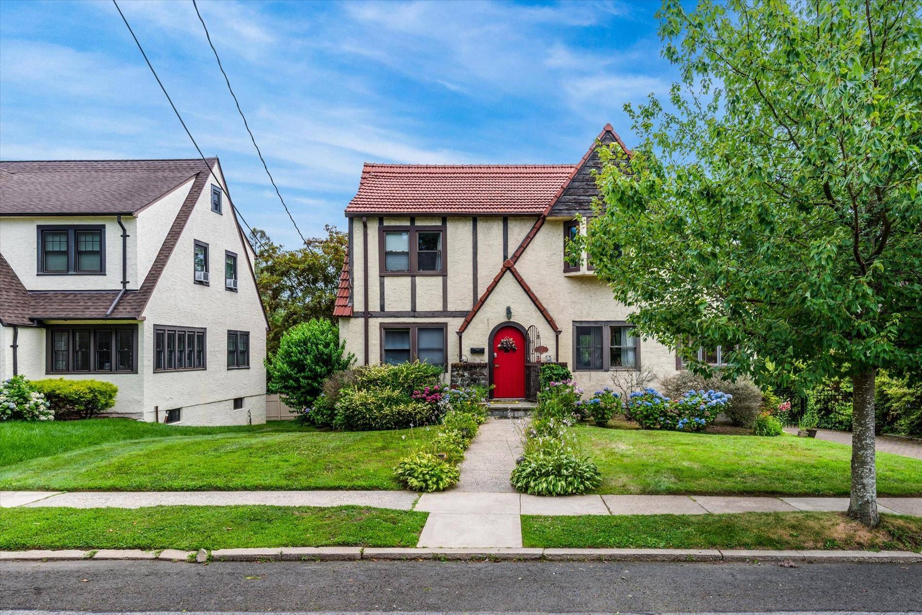 Welcome to 118 Carver Terrace legal address is 112 Carver Terrace, a beautifully Tudor located in the highly sought after Colonial Heights section of Yonkers.