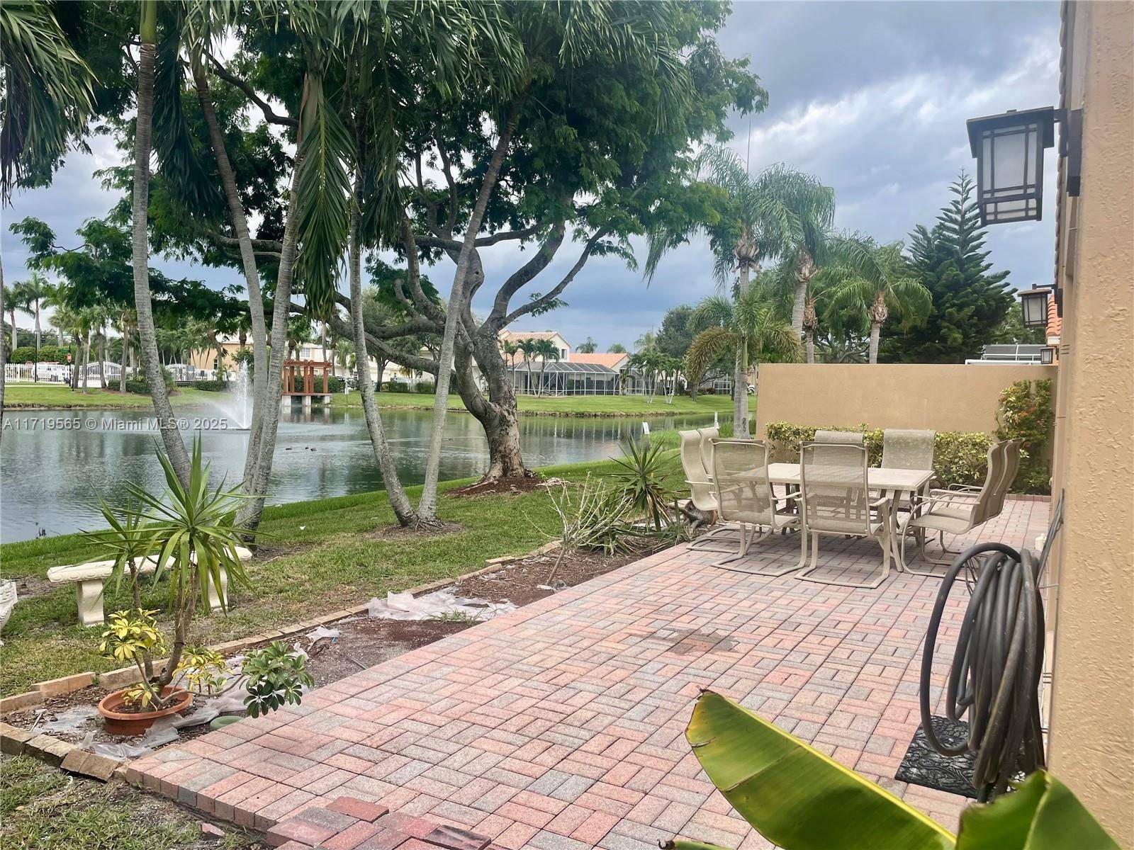 PRICED TO SELL ! ! Waterfront 3 bedrooms 2.