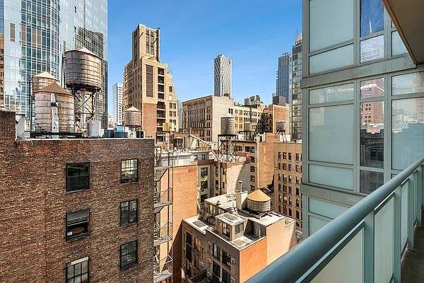 Stunning Fifth Avenue Residence in Murray Hill has it all !