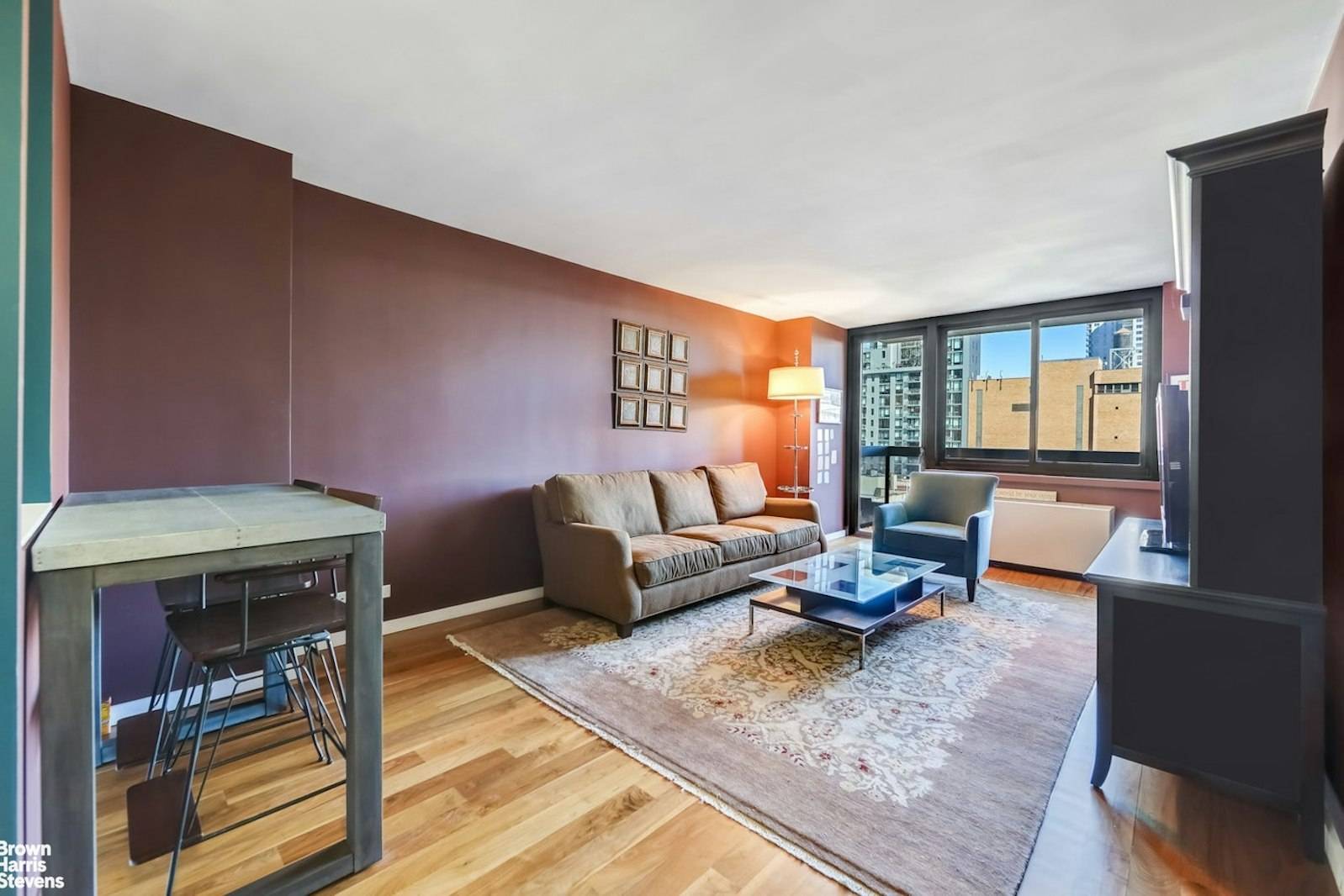 Move right in to this luxurious, spacious one bedroom flat in a prime upper eastside location.