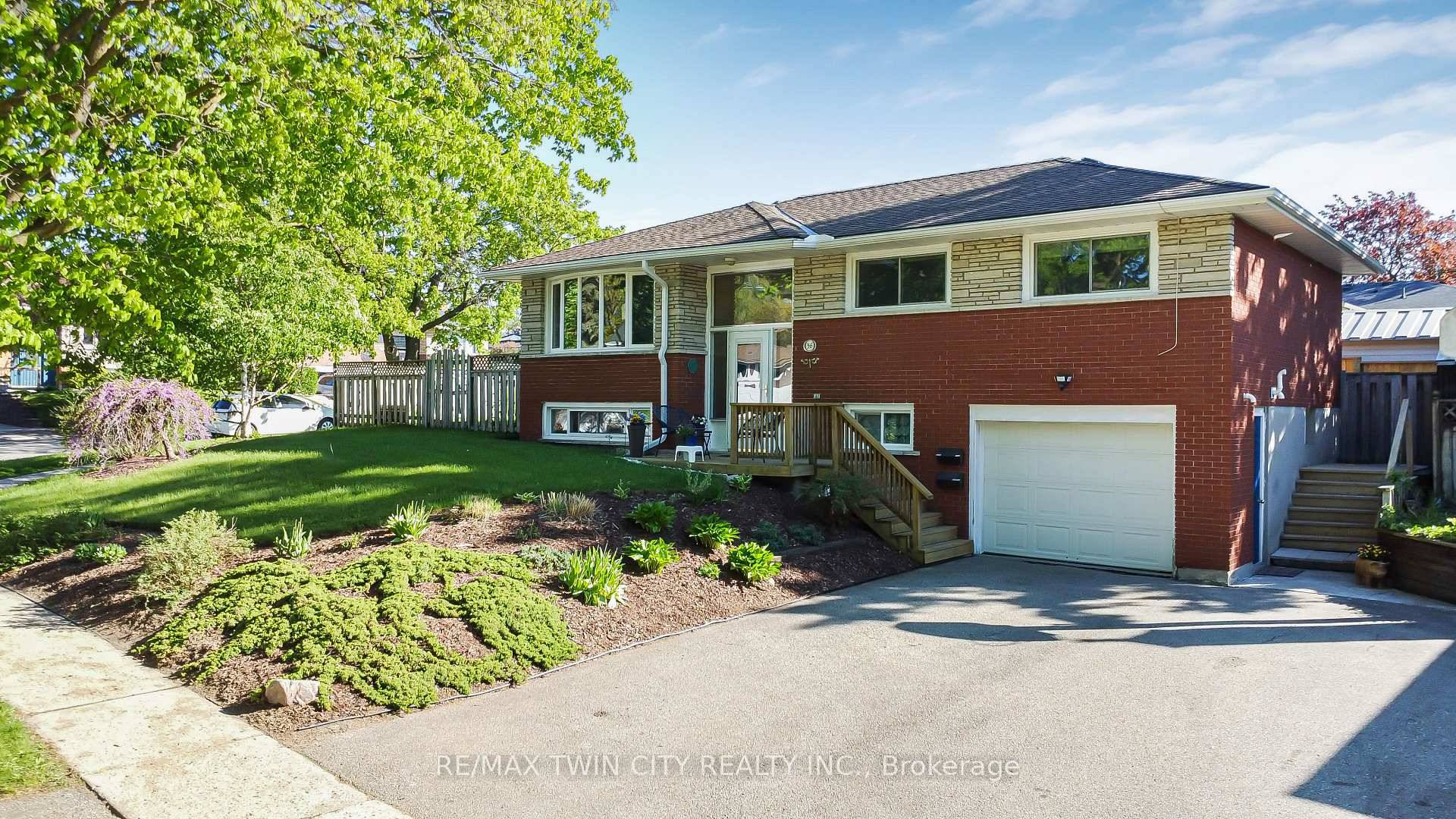Located on a quiet, well maintained street in North Guelph, 36 Nicklin Cres is an inviting home that offers both comfort and flexibility.