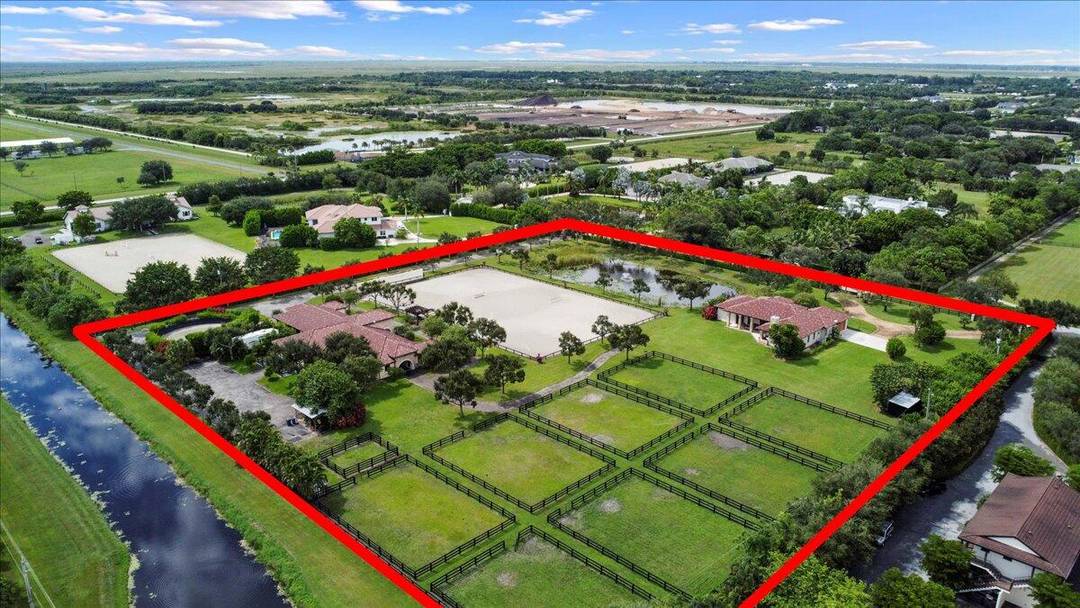 Amazing opportunity to be on the canal side of Sunnyland, TRUE hacking distance to WEF.