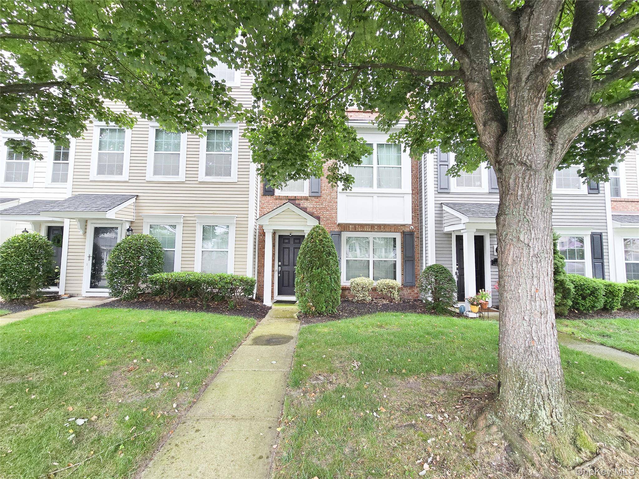 Elegant amp ; Spacious Condo in Patchogue, NY Modern Comfort amp ; Privacy Discover the perfect blend of quiet living and luxury in this beautifully maintained condo, located in the ...