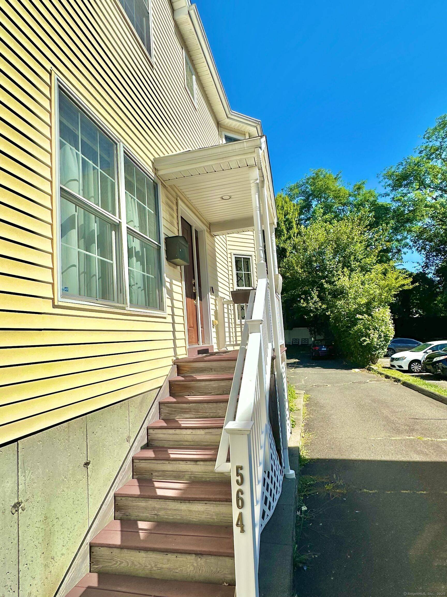 Welcome to this beautifully maintained townhouse offering 3 spacious bedrooms with generous closet space and 2.