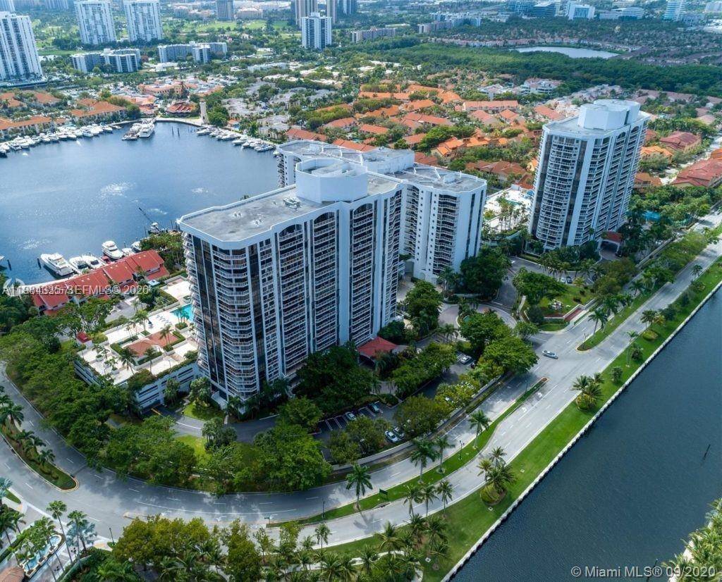 Bright and spacious 2BR 2BA residence in Portsview at the Waterways, located in the heart of Aventura.