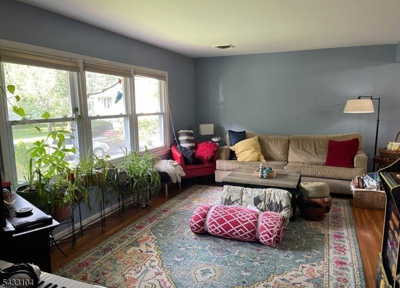 Opportunity knocks with this spacious 4 bedroom, 3 bathroom bi level home, tucked away in a quiet cul de sac and offering the perfect canvas for investors or buyers looking ...