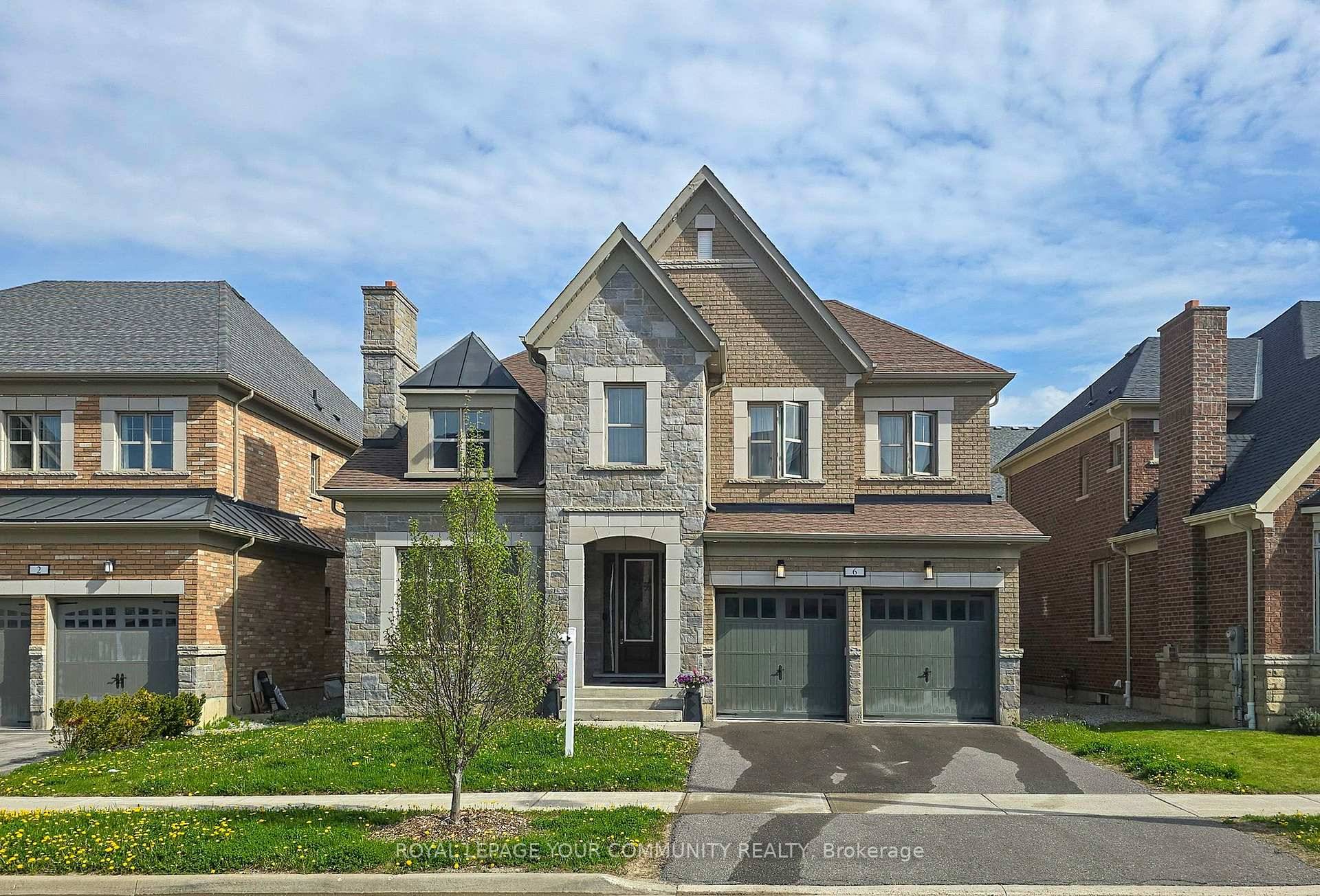 Stunning Home in Prestigious Upper Thornhill Estates.