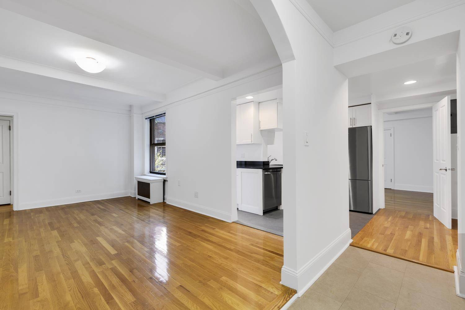 SPRAWLING 3 BEDROOM 2 BATH HOME !