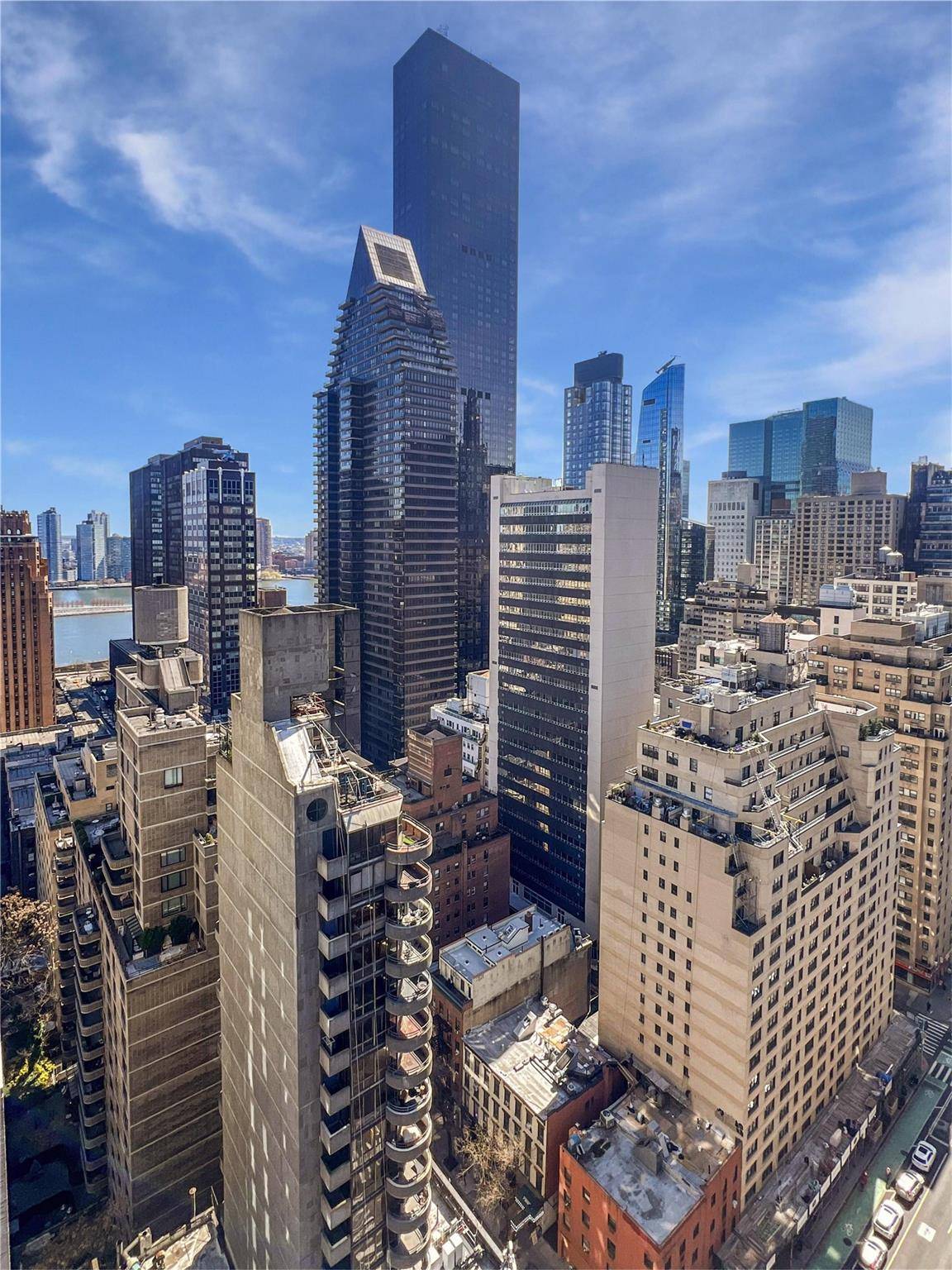 Welcome home to this stunning sub penthouse unit located on the 31st floor of the luxury Sterling Plaza Condominium with stunning unparalleled views of the East River and Manhattan Skyline.